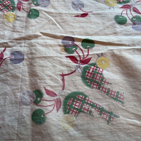 Vintage crib sheet with birds and cherries - Picture 2 of 4